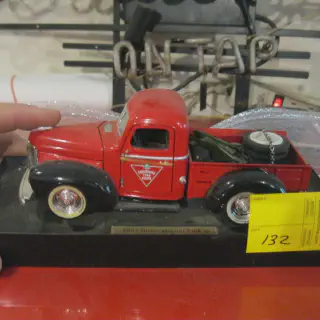 /img/51082-diecast-truck-models-canada-display-case.webp