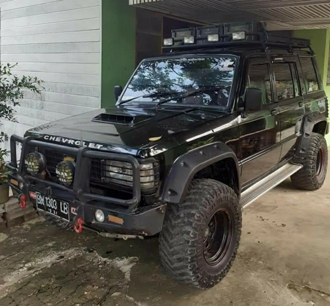 51084 isuzu trooper diecast model collection