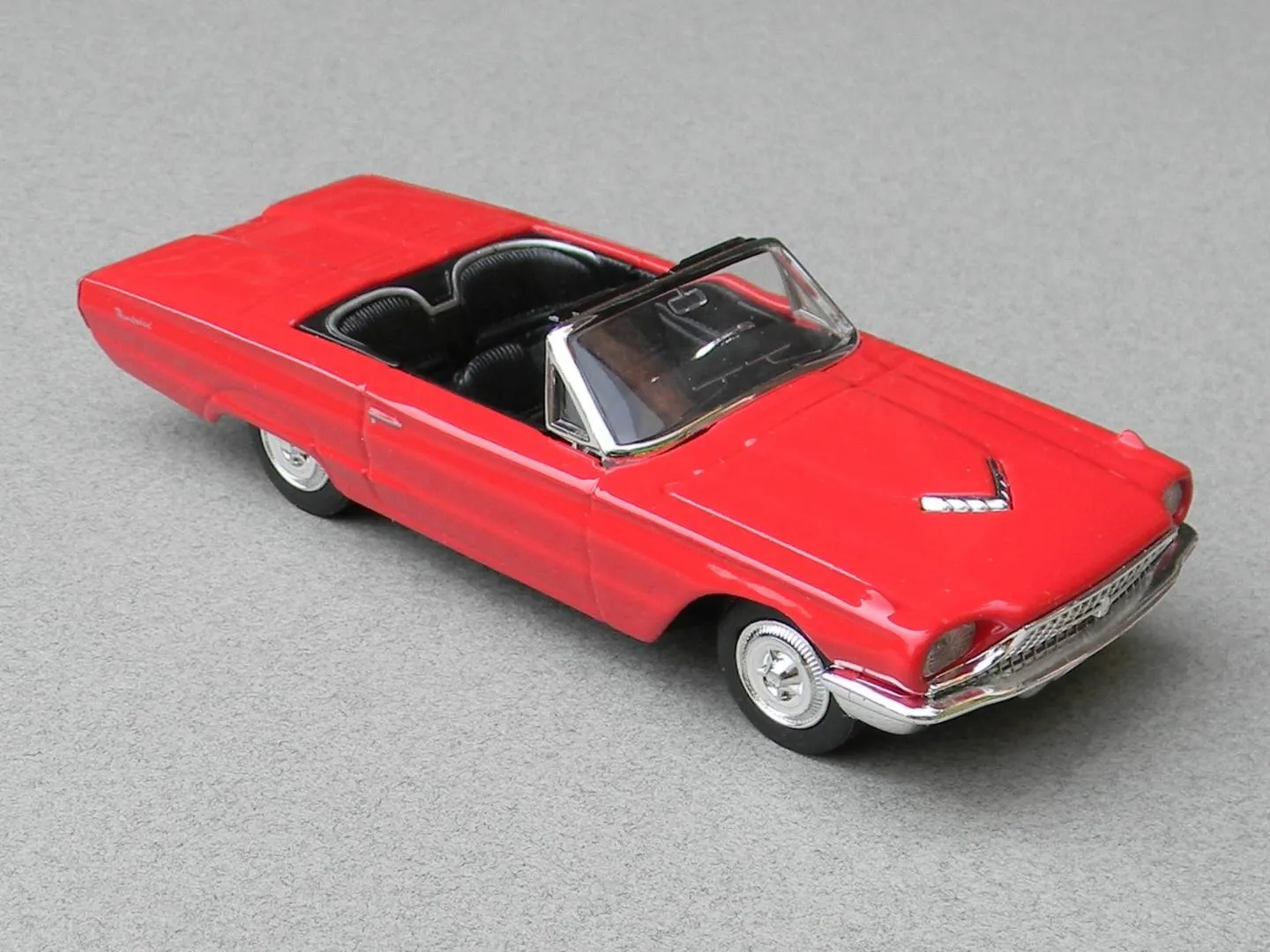 51089 1966 thunderbird diecast model display