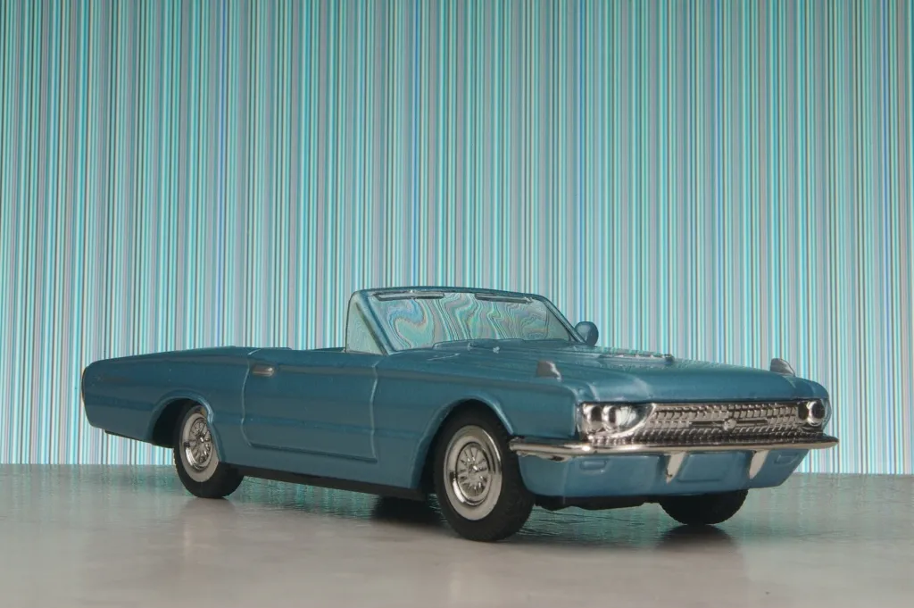 51089 1966 thunderbird diecast model scale