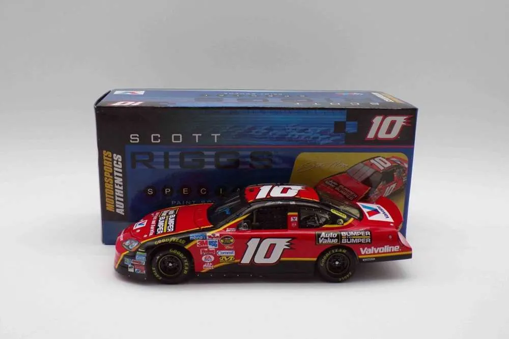 51095 displaying nascar diecast