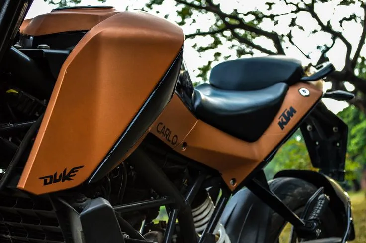 51137 ktm duke 200 diecast detail