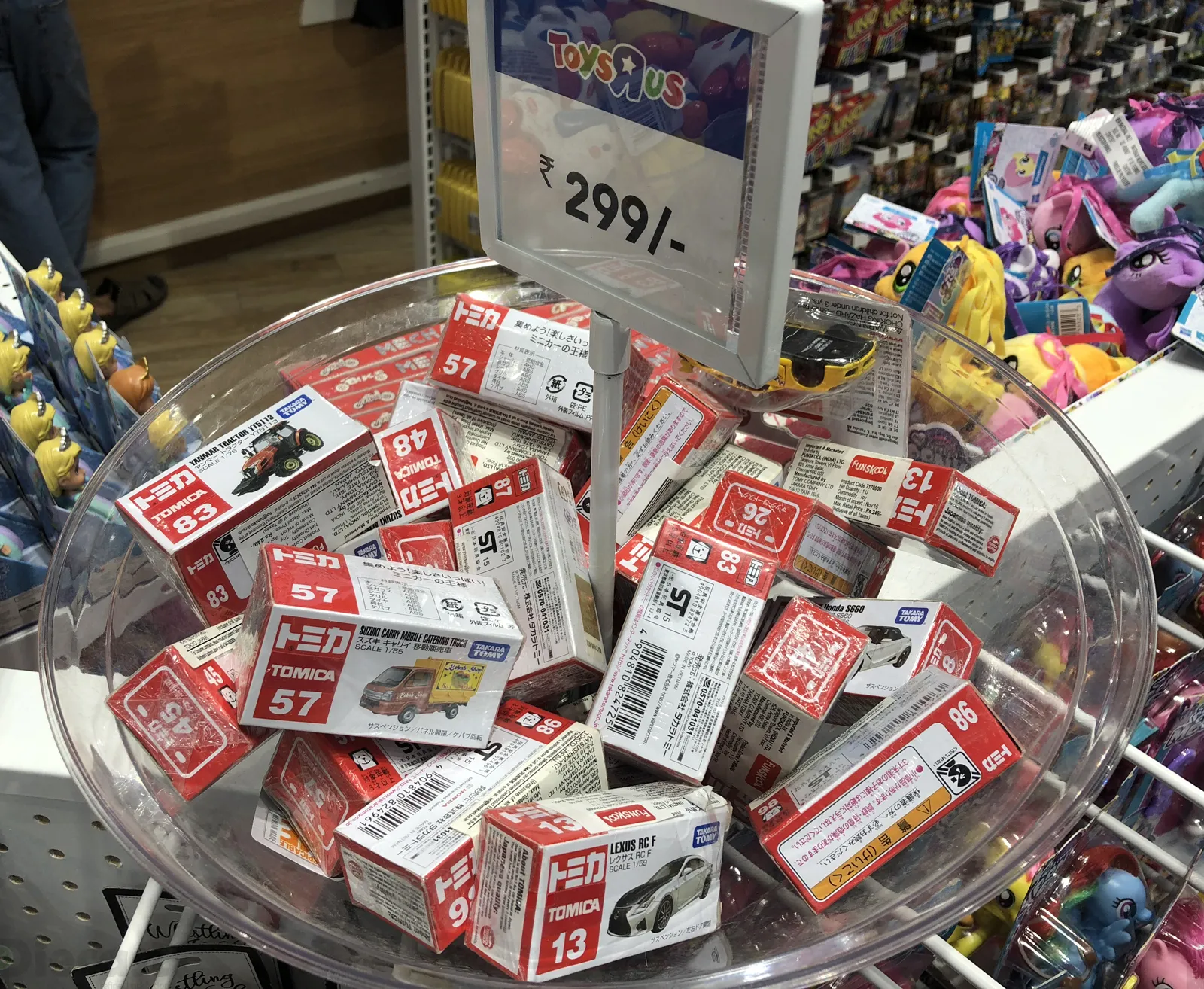 51146 tomica diecast toyota crown