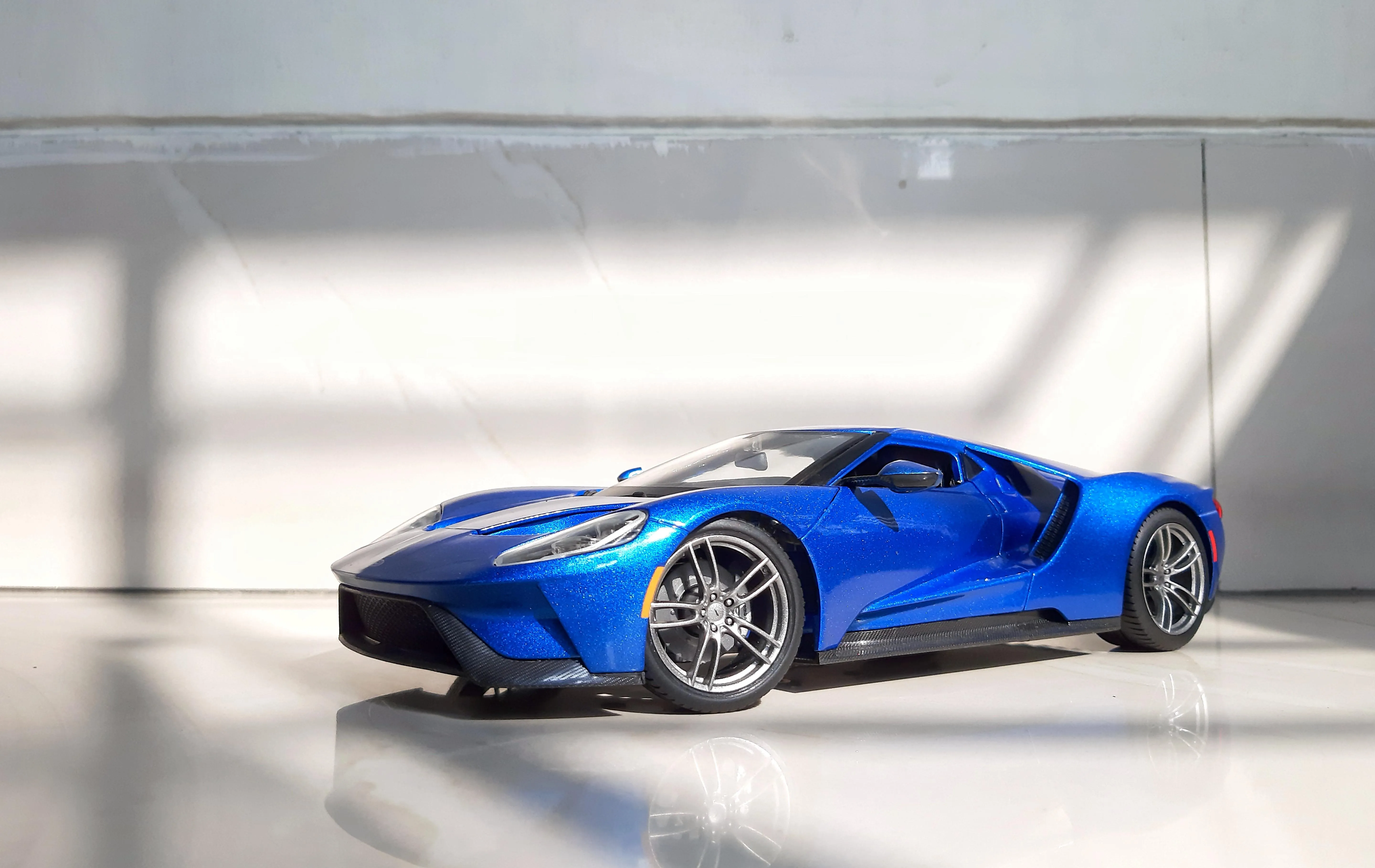 51167 lemans 66 diecast xl size comparison