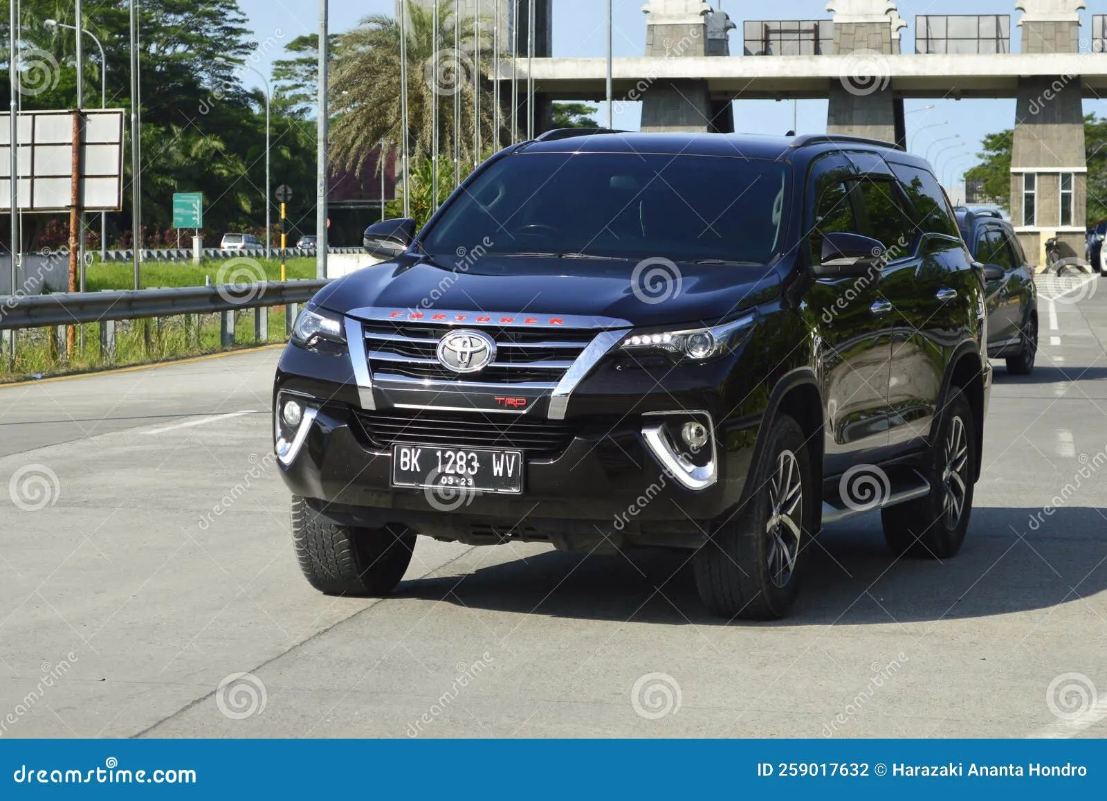 51181 toyota fortuner vrz diecast collection