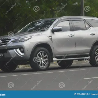 /img/51181-toyota-fortuner-vrz-diecast-details.webp