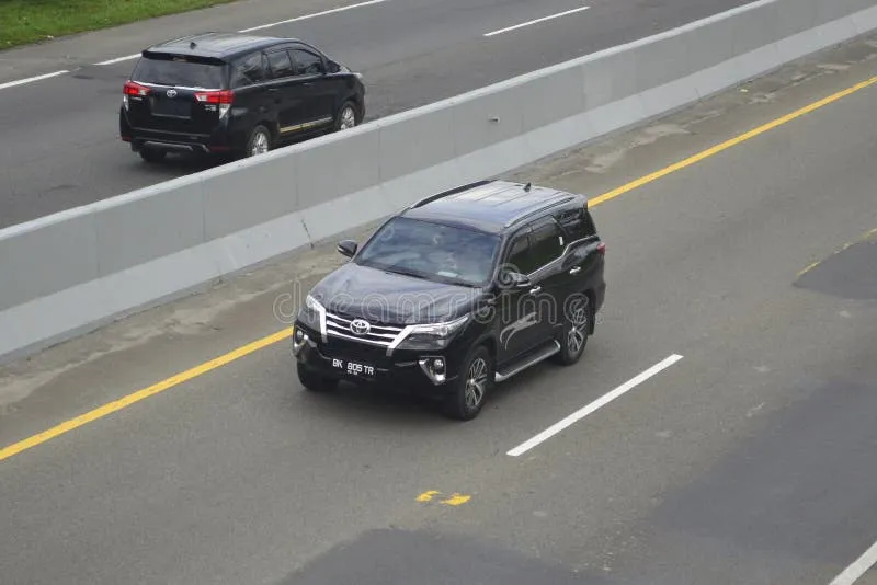 51181 toyota fortuner vrz diecast exterior