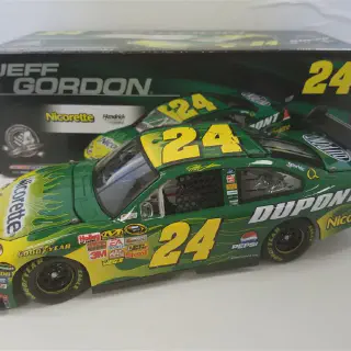 /img/51191-jeff-gordon-nicorette-white-ice-diecast-7.webp