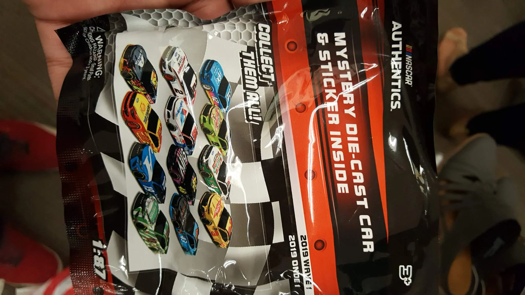 51211 kyle busch diecast 2019