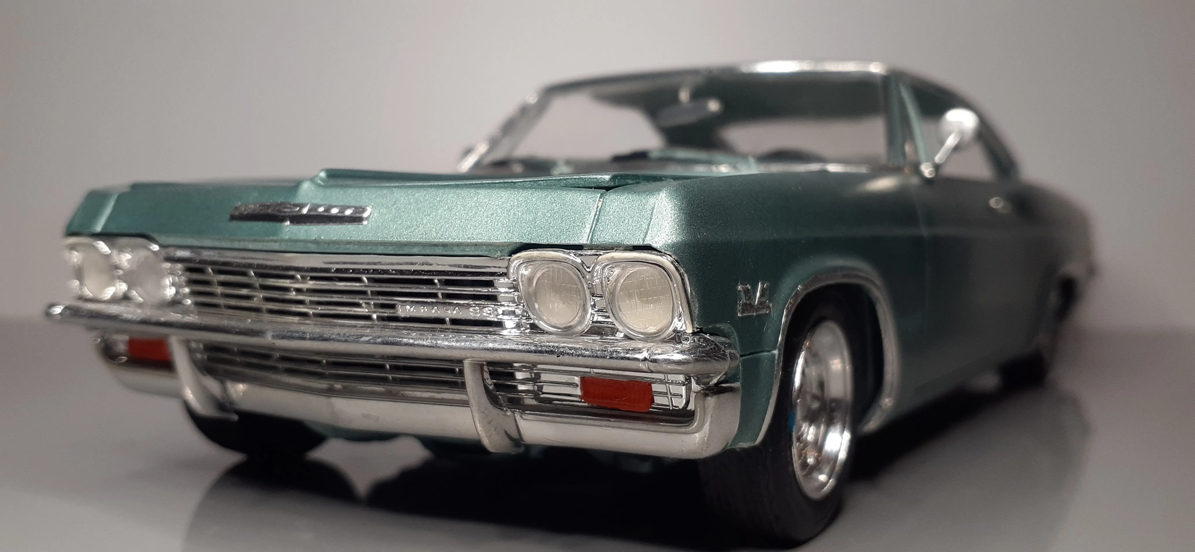 /img/51250-diecast-65-impala-chrome.webp
