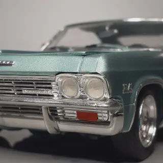 /img/51250-diecast-65-impala-chrome.webp