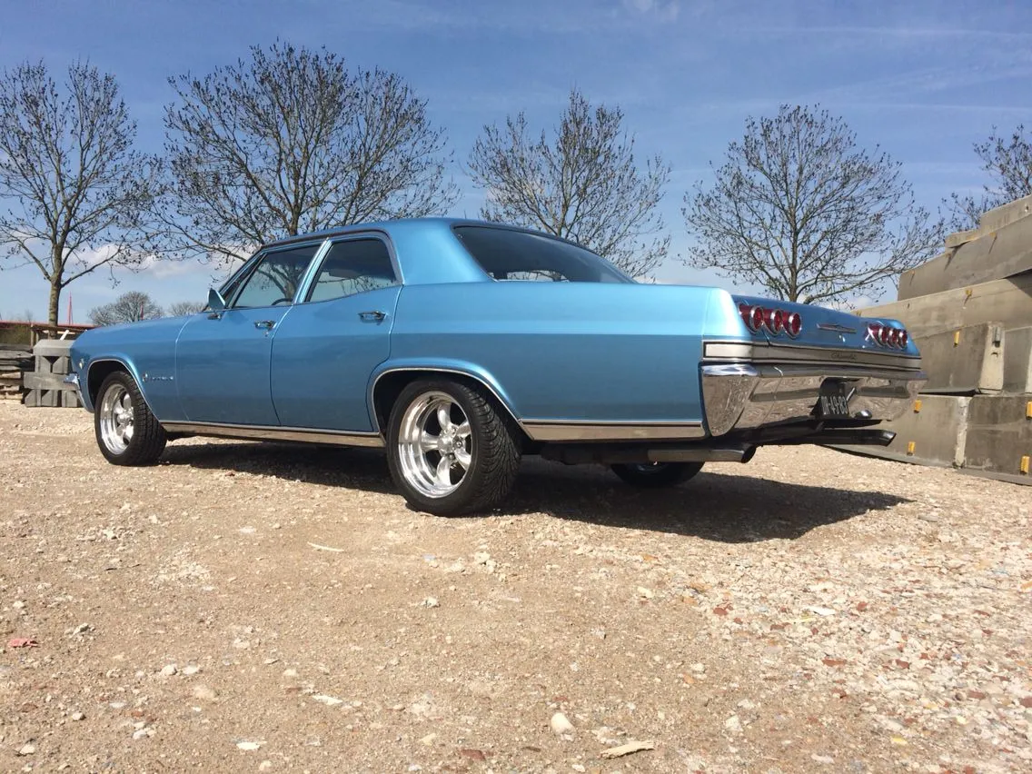 51250 diecast 65 impala display