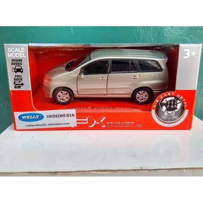 51284 toyota innova diecast collection