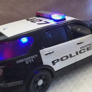 /img/51285-police-car-model-diecast-7.webp