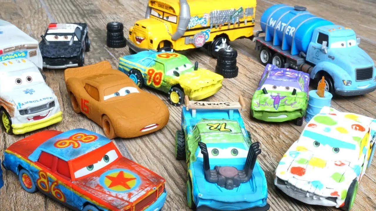 51299 cars 3 crazy 8 crashers diecast crash feature