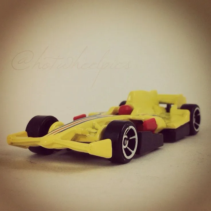 51327 hot wheels f1 car close up