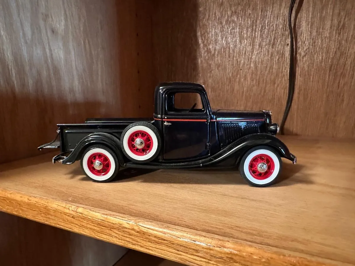 51358 diecast truck maker 4