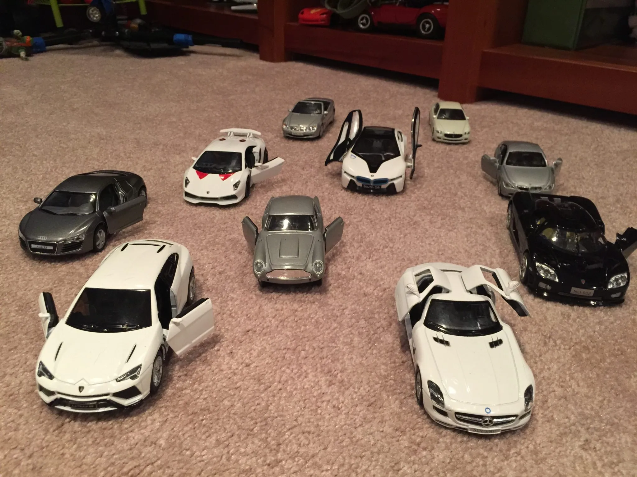 51384 diecast car store comparison