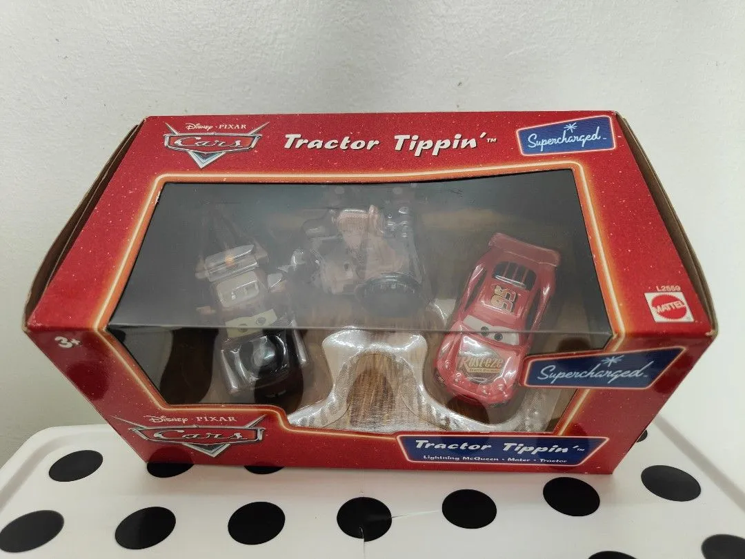 51386 disney pixar cars tractor display
