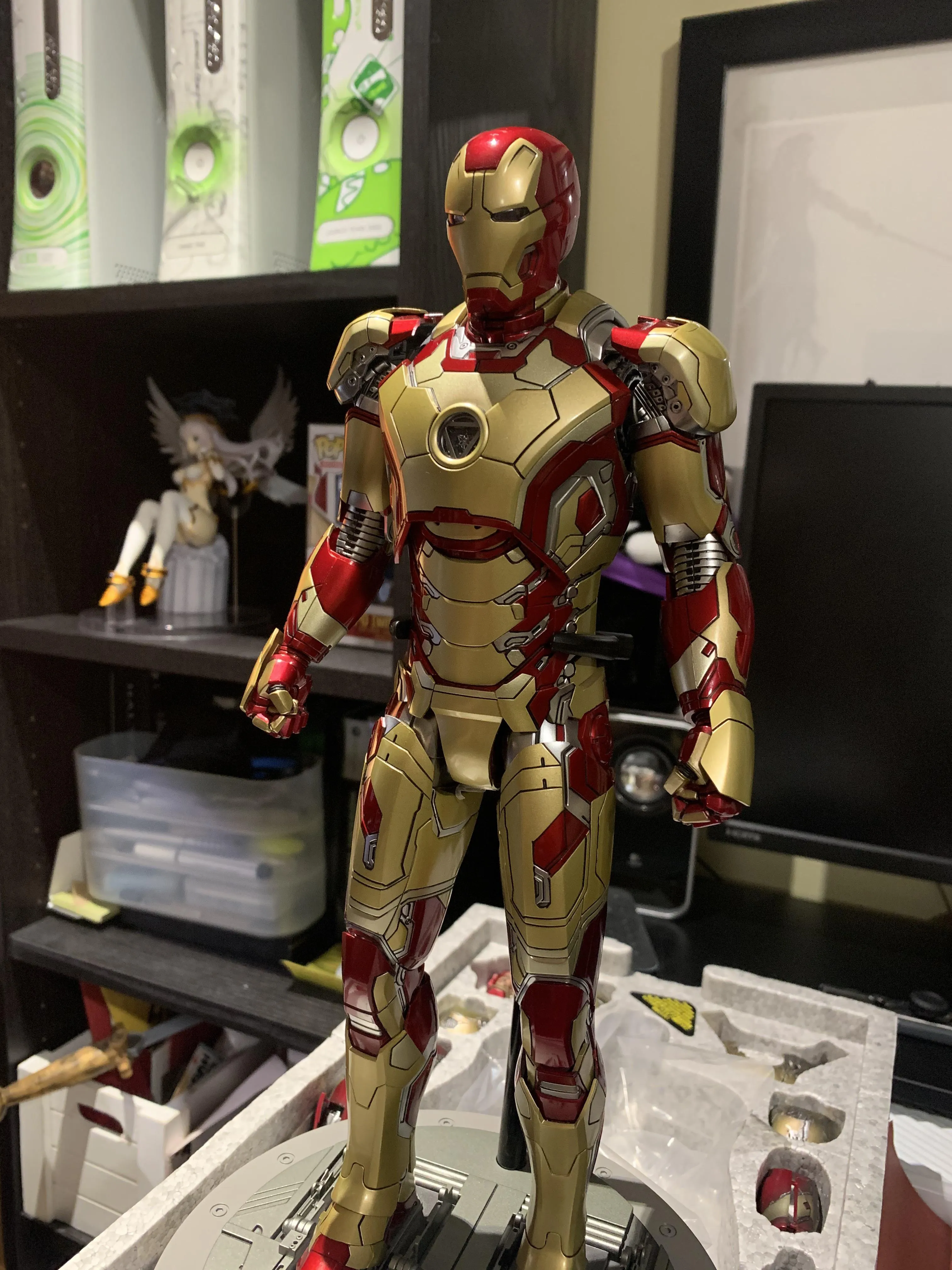 /img/51395-hot-toys-mark-42-diecast-display.webp